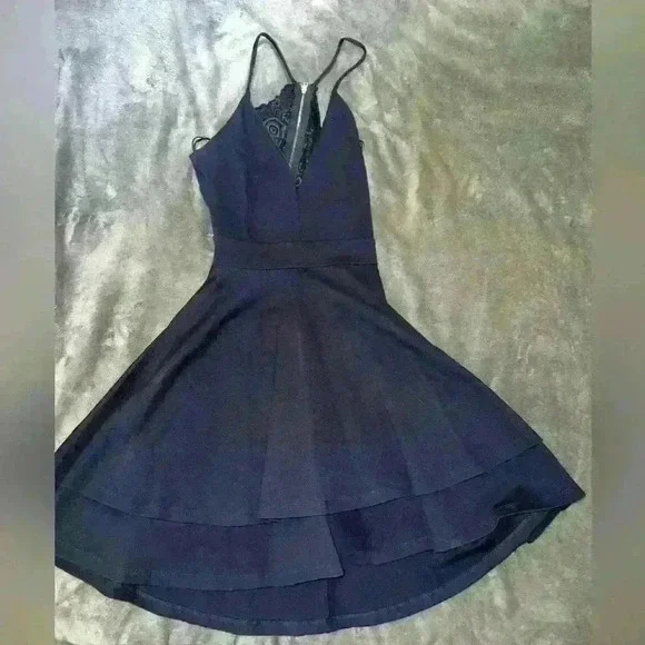 COPY - Navy Blue size large Windsor key hole back lace dress NEW condition - Picture 3 of 5